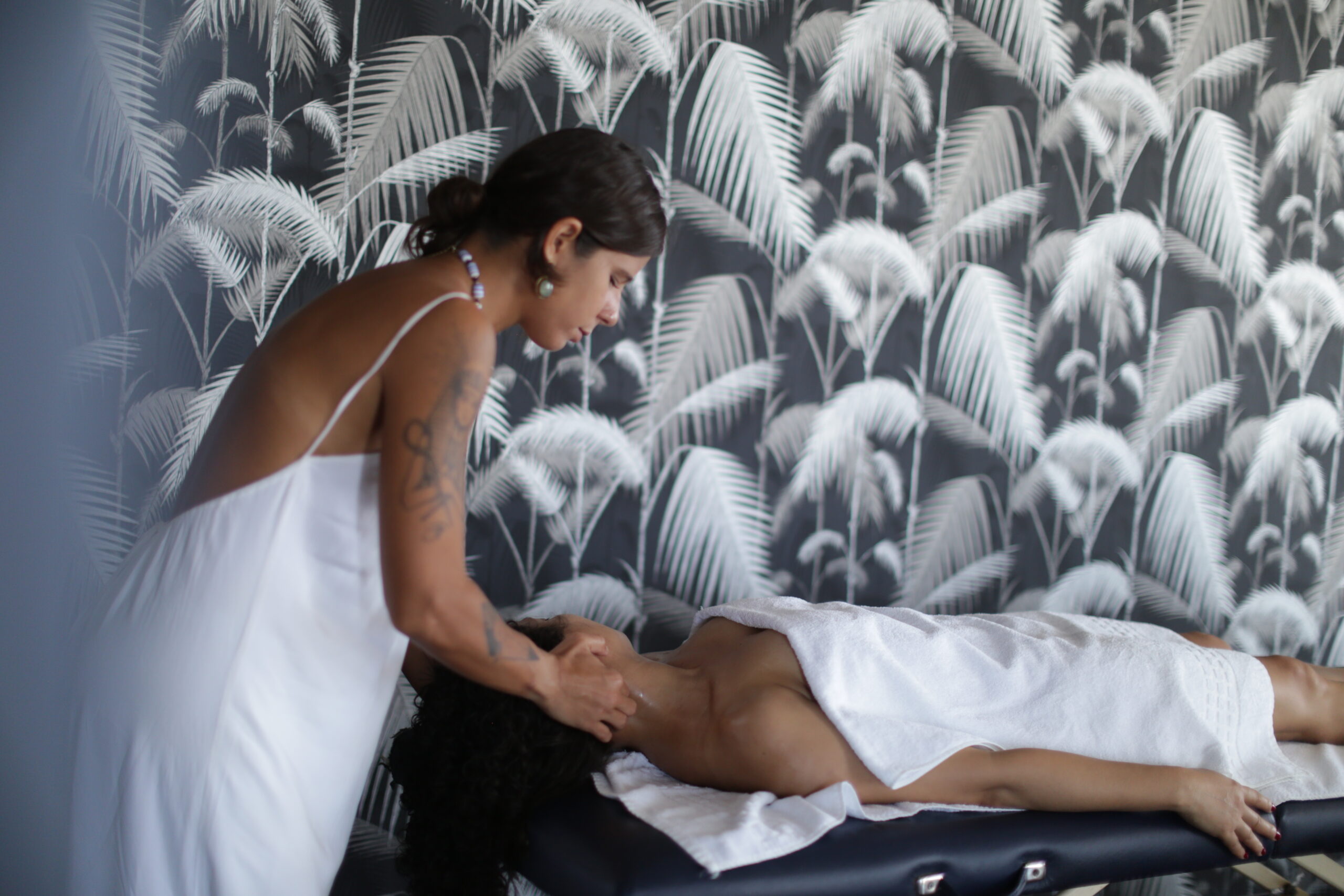 Inchaço, Tensão e Estresse: qual massagem no Leblon | Nathália Meyohas Inchaço, Tensão e Estresse: qual massagem no Leblon | Nathália Meyohas